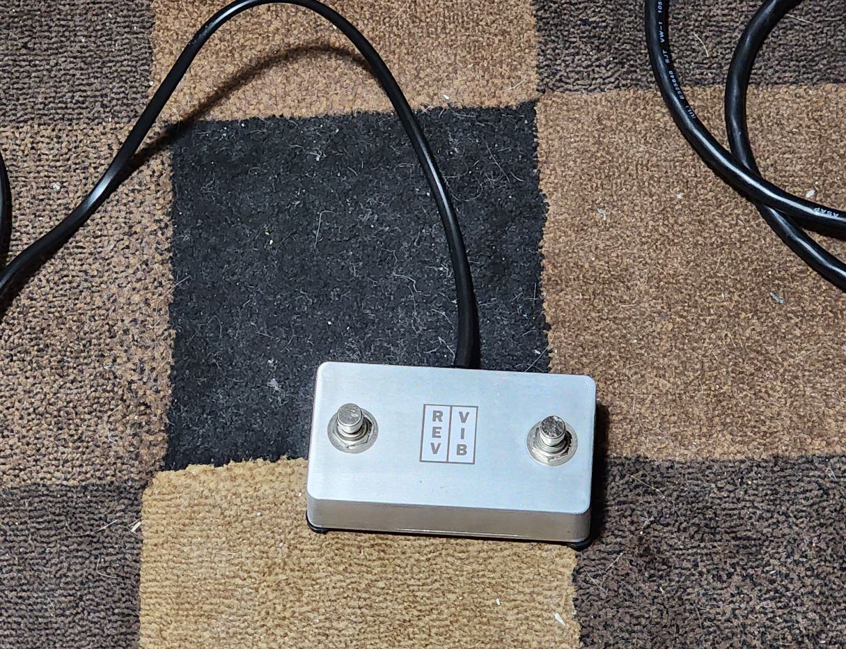 1964 vibrolux temp footswitch.jpg